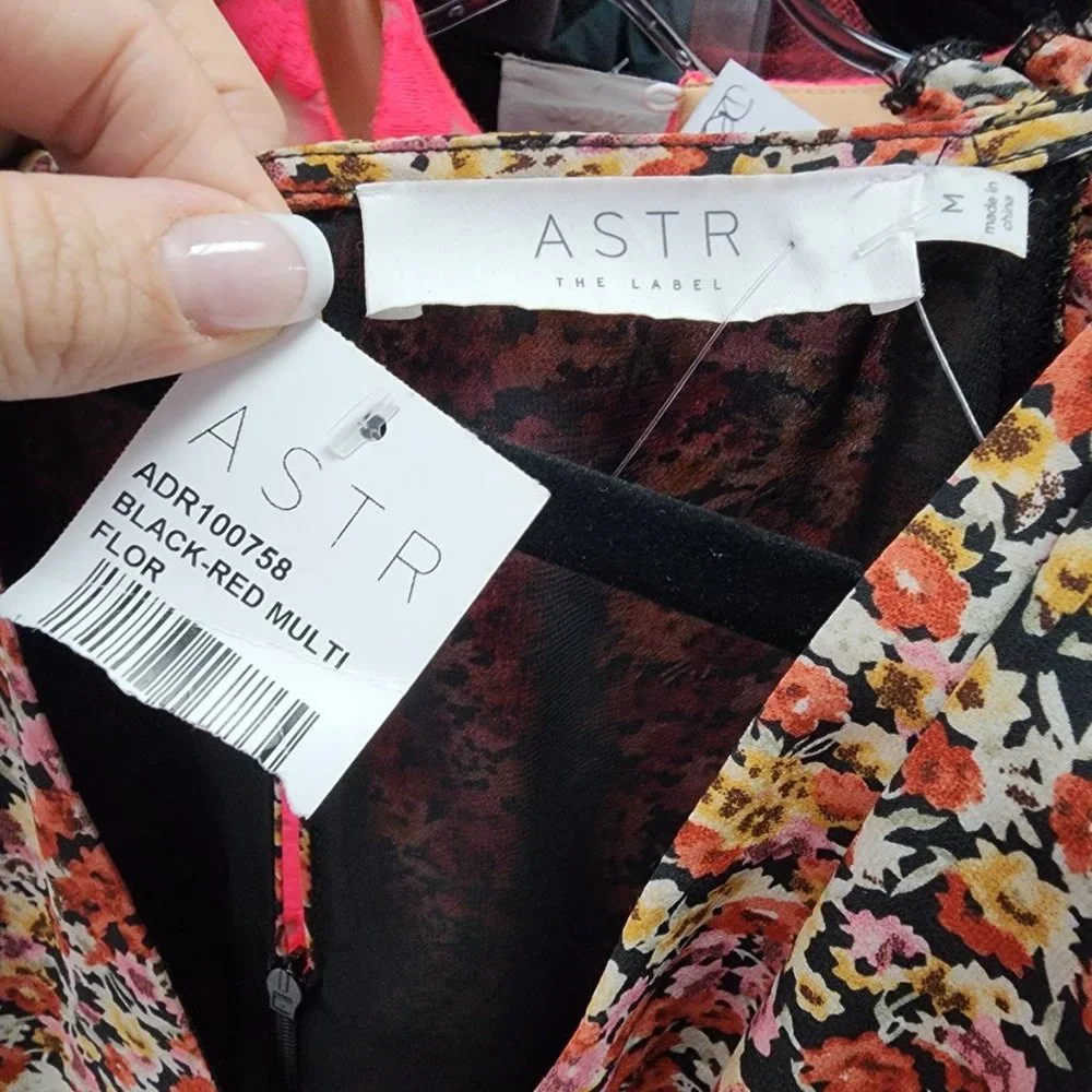 ASTR The Label Red Floral Puff Sleeve Midi Dress Size M - Picture 11 of 12